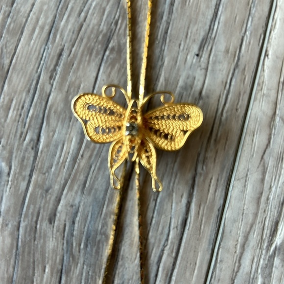 Jewelry - Vintage gold butterfly necklace